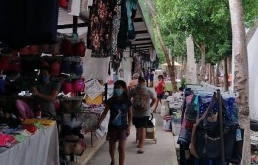 Retiran a 100 comerciantes de parque en Villas del Sol