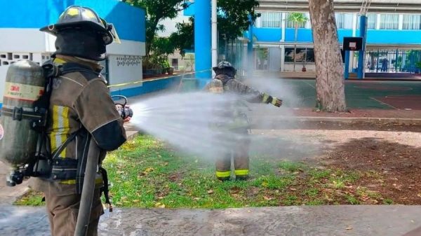 Evacúan laboratorio de La Salle Cancún por derrame de químicos