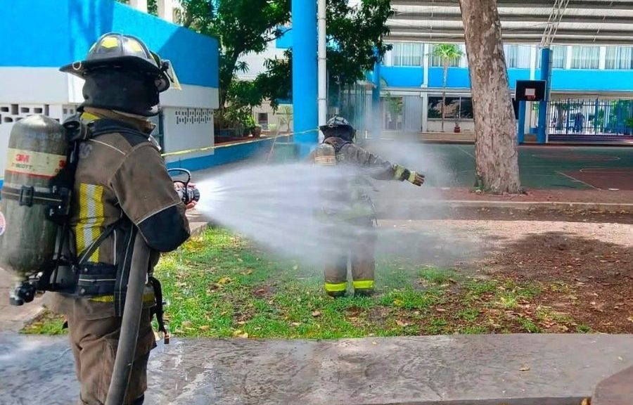 Evacúan laboratorio de La Salle Cancún por derrame de químicos