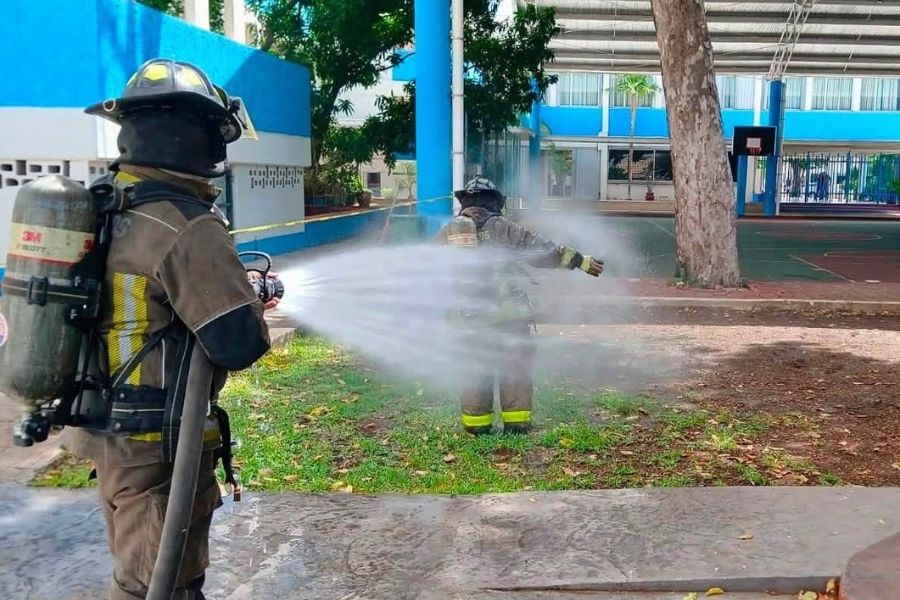 Evacúan laboratorio de La Salle Cancún por derrame de químicos