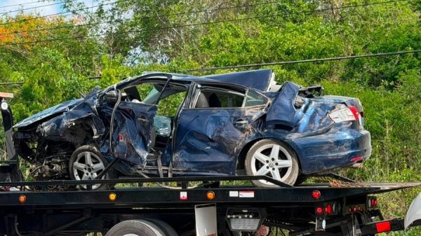 Choque frontal en carretera federal deja dos heridos en Playa del Carmen