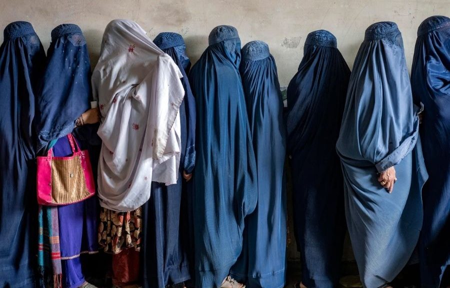 Mujeres afganas: los derechos que perdieron con los talibanes