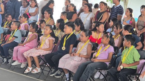SEQ alista convocatoria de becas para alumnos de primaria