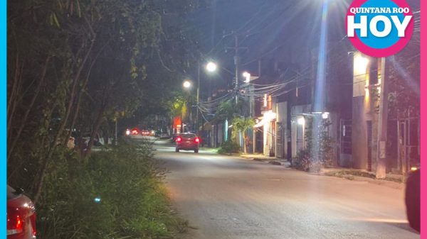 Cruzar la calle también es un riesgo por falta de banquetas