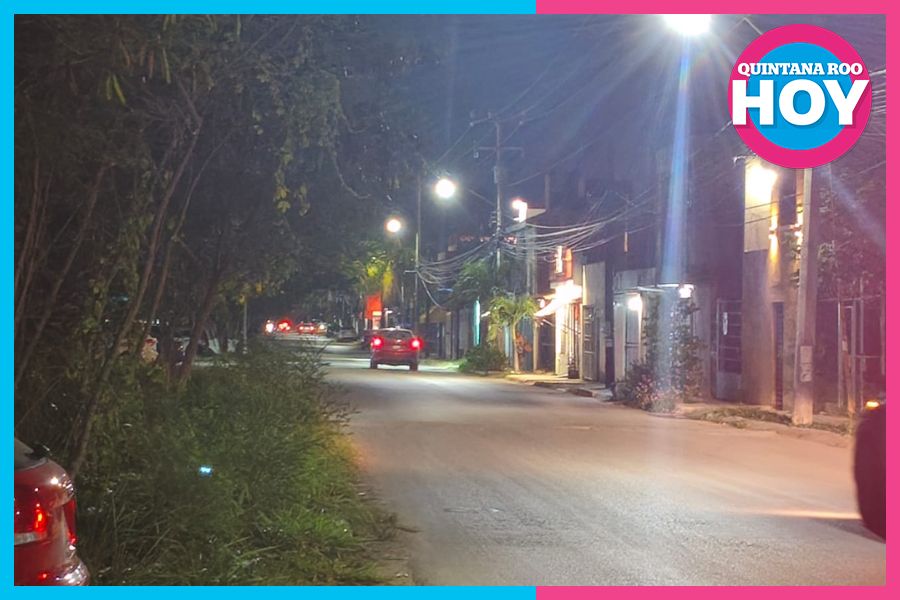 Cruzar la calle también es un riesgo por falta de banquetas