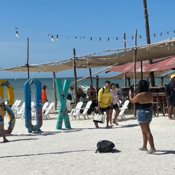 Holbox y Gobierno de Quintana Roo acuerdan impulsar turismo