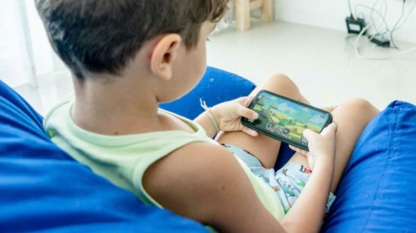Alertan por riesgo de grooming en redes sociales y videojuegos en Cancún