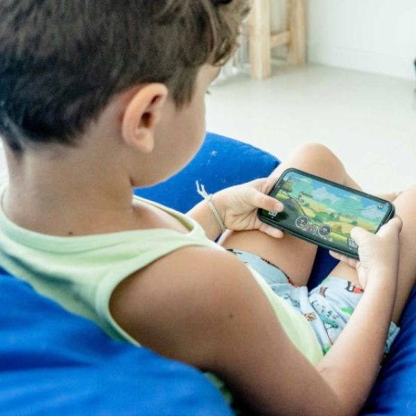 Alertan por riesgo de grooming en redes sociales y videojuegos en Cancún
