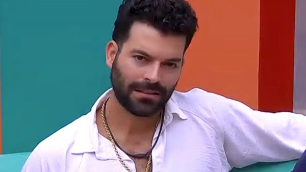 Adrián Di Monte abandona entrevista tras ser confrontado