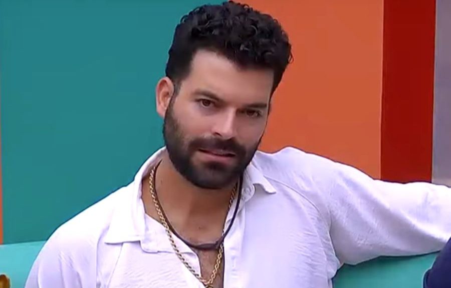 Adrián Di Monte abandona entrevista tras ser confrontado