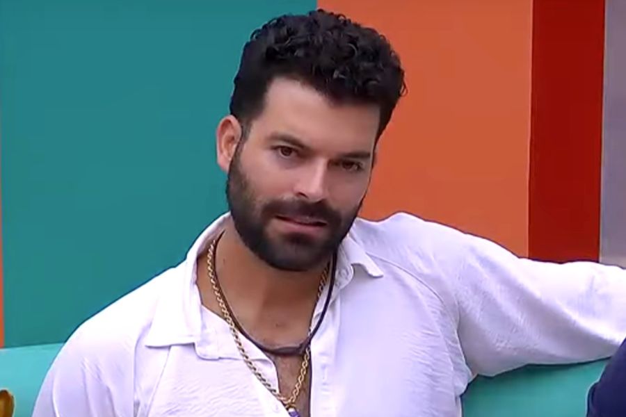 Adrián Di Monte abandona entrevista tras ser confrontado