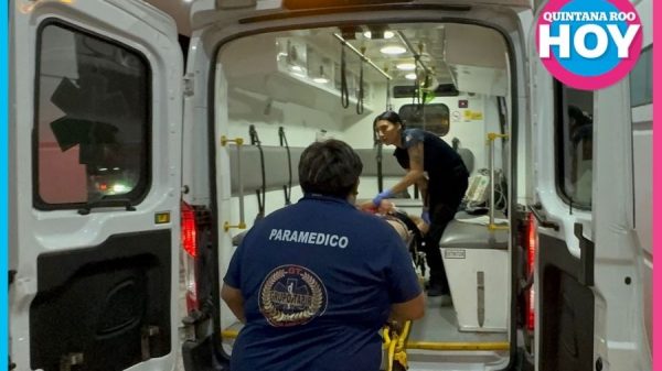 Pareja derrapa en motocicleta y resulta lesionada en Isla Mujeres
