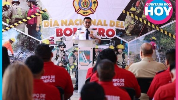 Bomberos de Puerto Morelos estrenan escudo en su día