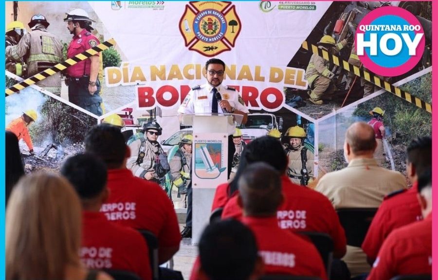 Bomberos de Puerto Morelos estrenan escudo en su día