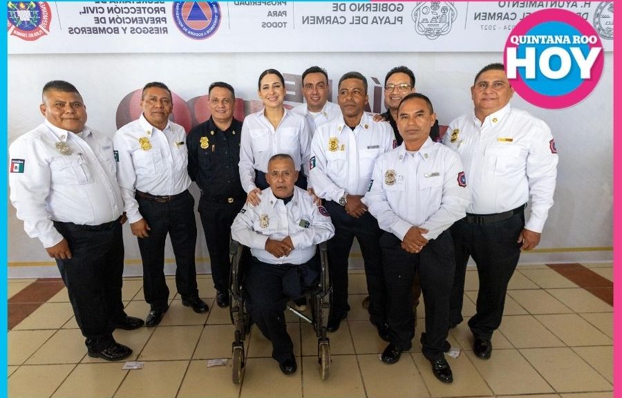 Estefanía Mercado reconoce bomberos por valor y años de servicio