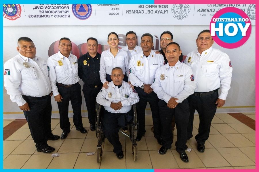 Estefanía Mercado reconoce bomberos por valor y años de servicio