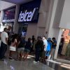 Largas filas en Cancún por registro de líneas