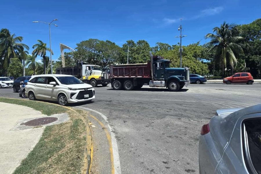 Volqueteros de Chetumal piden aumento de tarifas