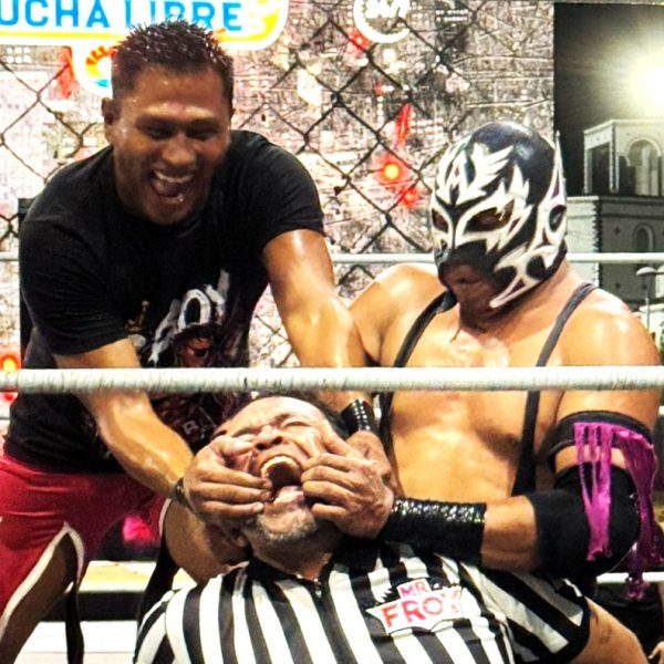 Lucha libre reúne a familias en Cancún