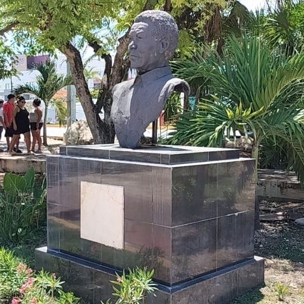 Reportan deterioro en bustos del Paseo Cultural de Cancún