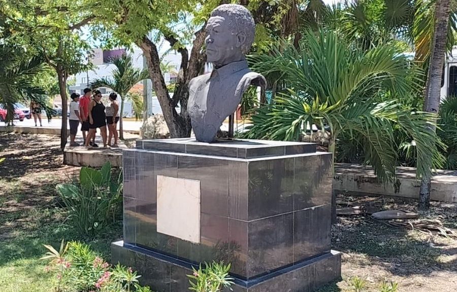 Reportan deterioro en bustos del Paseo Cultural de Cancún