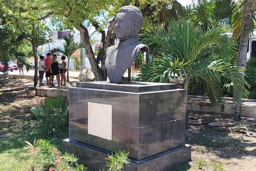 Reportan deterioro en bustos del Paseo Cultural de Cancún