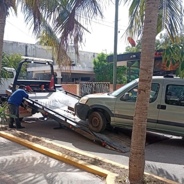 Retiran casi 2 mil 900 vehículos de calles de Playa del Carmen