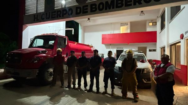 Bomberos de Lázaro Cárdenas reclaman viáticos para Holbox
