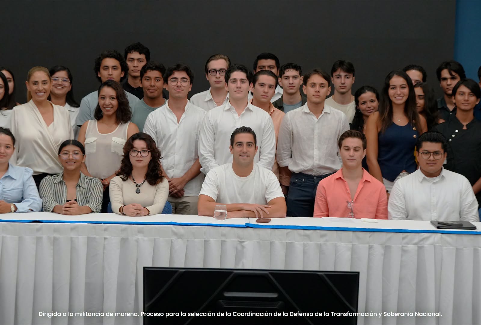 Eugenio Segura dialoga con jóvenes de Quintana Roo