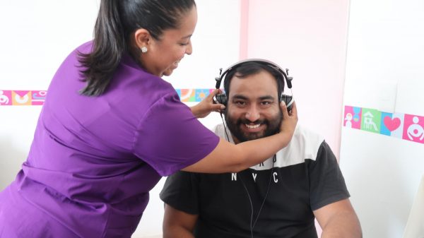 Isla Mujeres acerca servicios de audiometría a familias