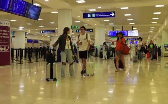 Aeropuerto de Cancún reduce operaciones a 398 vuelos