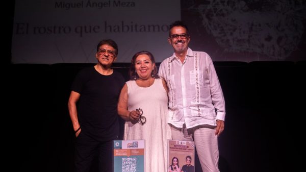 Miguel Ángel Meza retrata Cancún en un poemario