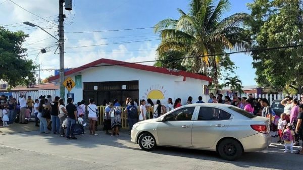 Mochilas y tráfico: así volvió Cancún a clases