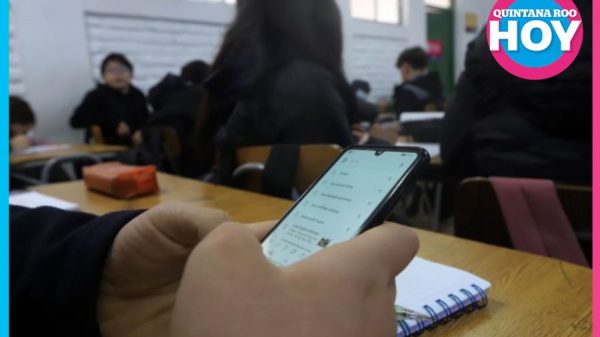 Padres piden regular celulares en escuelas, no prohibirlos