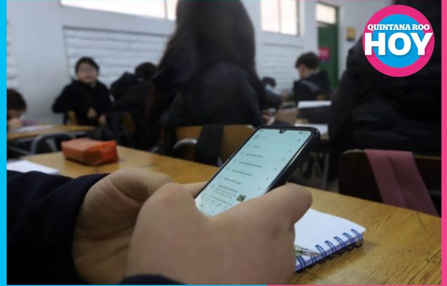 Padres piden regular celulares en escuelas, no prohibirlos