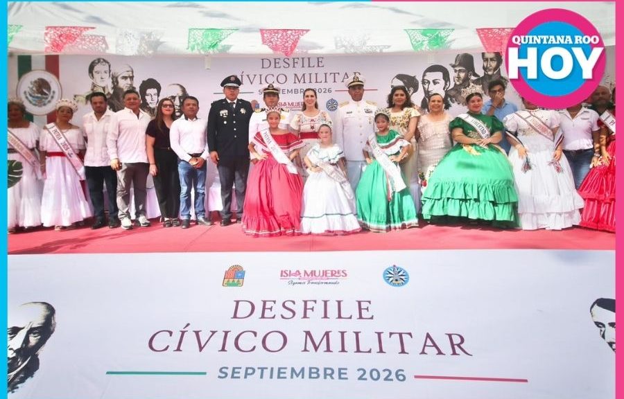 Atenea Gómez encabeza desfile por la Independencia en Isla Mujeres