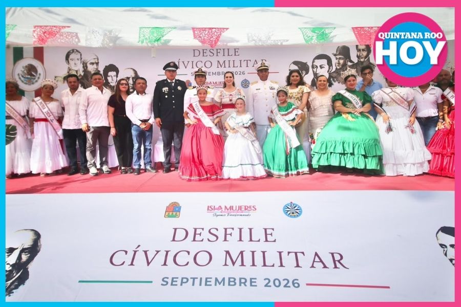 Atenea Gómez encabeza desfile por la Independencia en Isla Mujeres