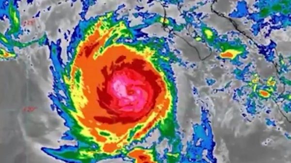 Huracán Polo se acerca a Baja California Sur, suspenden clases