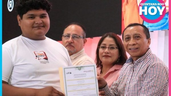 CROC Cancún entrega certificados a trabajadores