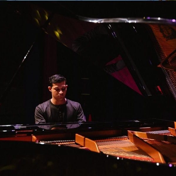 Amir Akil debut Playa: recital gratuito 20 septiembre