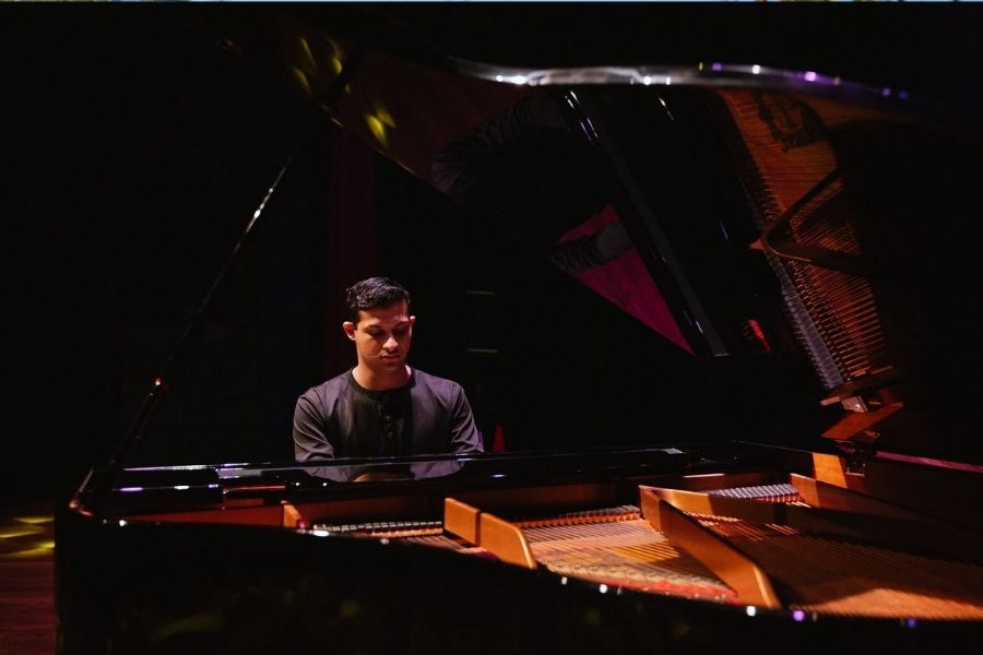 Amir Akil debut Playa: recital gratuito 20 septiembre