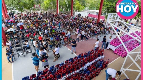Entrega Estefanía Mercado más de mil 400 mochilas escolares