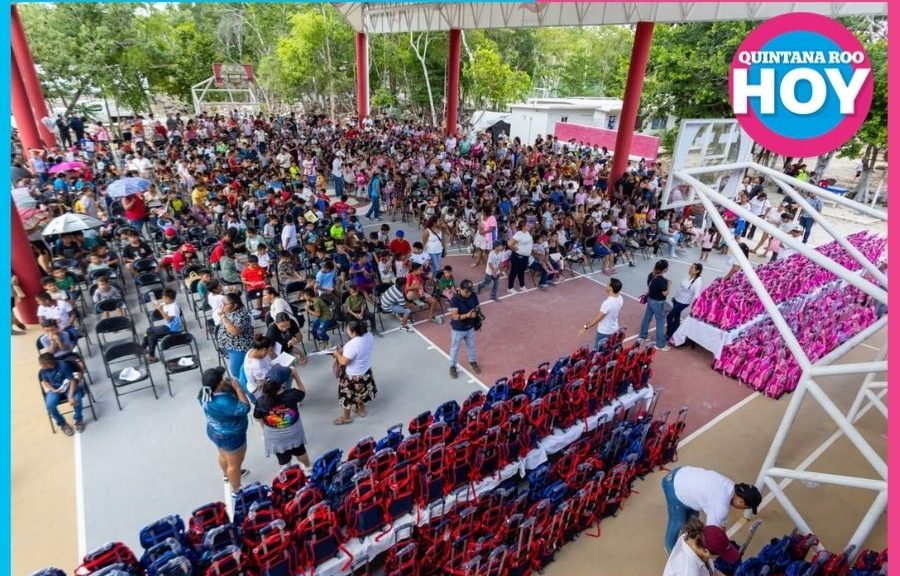 Entrega Estefanía Mercado más de mil 400 mochilas escolares