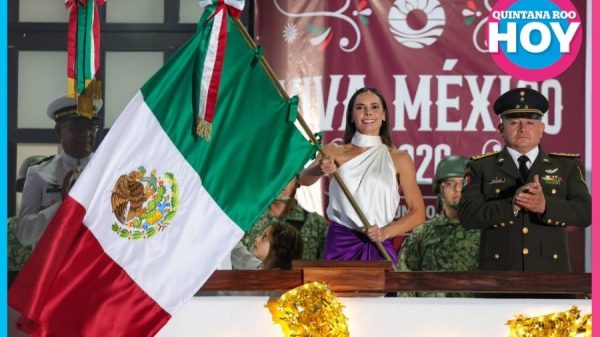 CELEBRA ANA PATY PERALTA CON MILES DE CANCUNENSES EL GRITO DE INDEPENDENCIA DE MÉXICO
