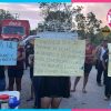 Padres de familia bloquean carretera por ausencia de recursos en escuela