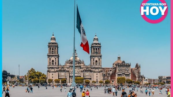 Sheinbaum encabeza desfile militar: 99 aeronaves sobre el zócalo