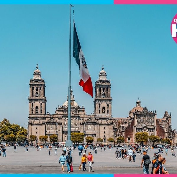 Sheinbaum encabeza desfile militar: 99 aeronaves sobre el zócalo