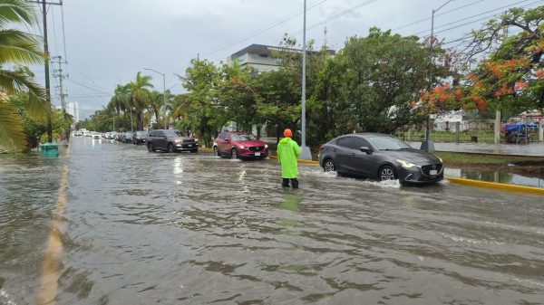 Lluvias ponen a prueba a Cancún y su infraestructura