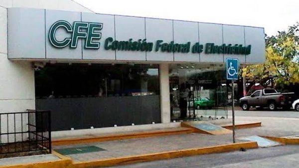 Vecinos de Cancún reclaman altos cobros de luz