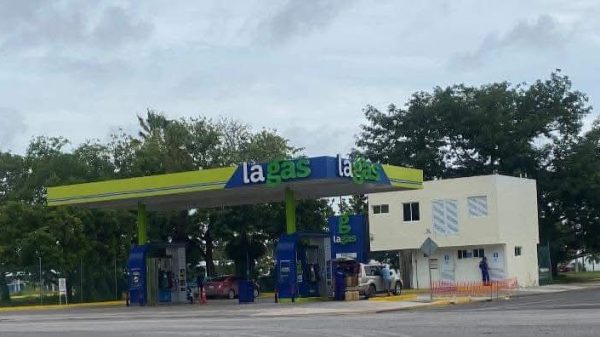 El contador José Polanco Bueno advirtió que Quintana Roo enfrenta limitaciones de conectividad y servicios bancarios ante la transición hacia pagos digitales en gasolineras.